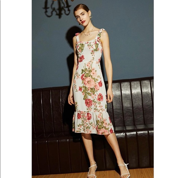 Reformation Dresses & Skirts - Reformation Nikita Dress Floral
